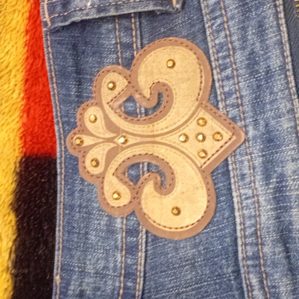 Dereon Jeans - Picture 16 of 16